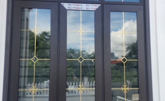 Cửa nhôm kính kết hợp sơn tĩnh điện: Bền đẹp theo thời gian