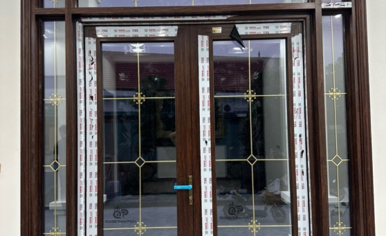 Cửa Nhôm Kính Đang 